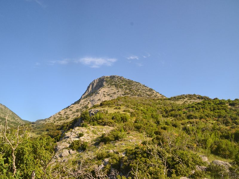 Κορυφή “Σταύρος Τσακίρης” με υψόμ. 664 μ. (Κορυφή νο 13). Ανάβαση από το Καζίνο.