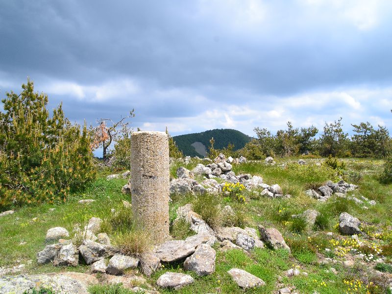 Κορυφή “Τσίχλα ή Διχάλα” με υψόμ. 1.752 μ. (Κορυφή νο 7).